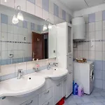 Apartment 3 Bedroom In
