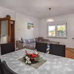 Apartment 3 Bedroom In