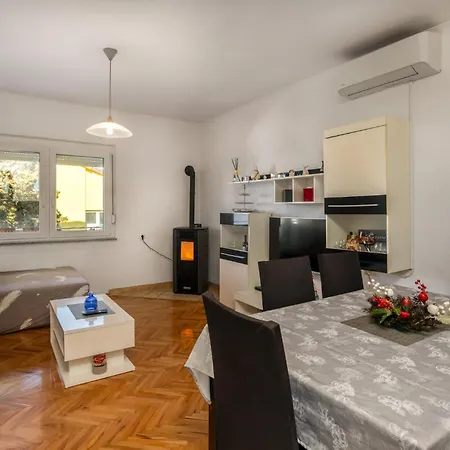 Apartment 3 Bedroom In Novi Vinodolski