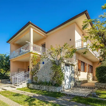 3 Bedroom Amazing In Apartment Novi Vinodolski