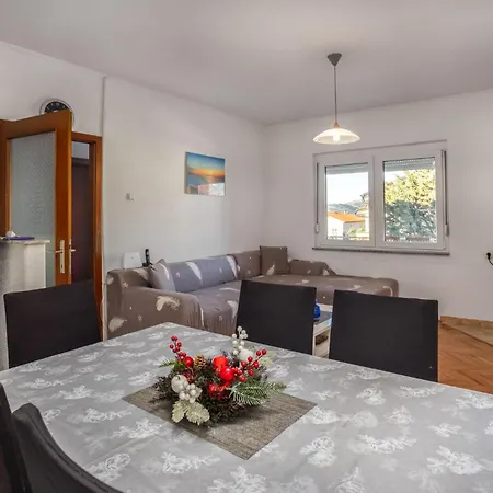 Apartment 3 Bedroom In