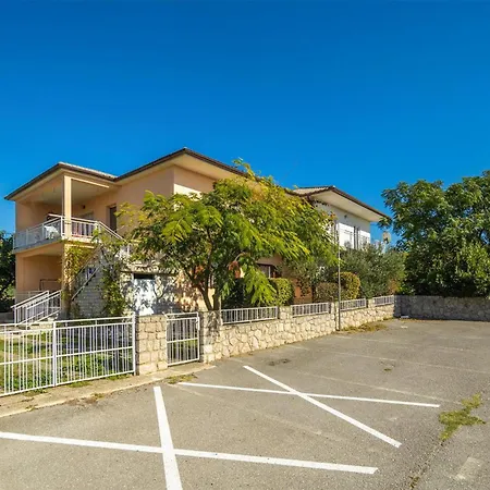Apartment 3 Bedroom In